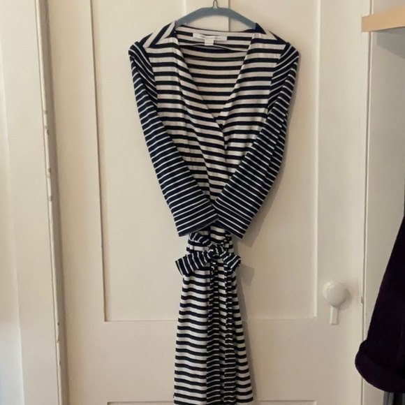 AUTHENTIC DVF WRAP DRESS - Picture 11 of 12